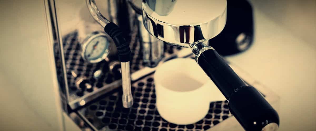 Reinigen und warten einer espressomaschine